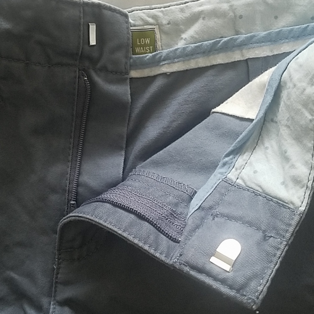 Old Navy 5" Inseam Shorts - Picture 3 of 3